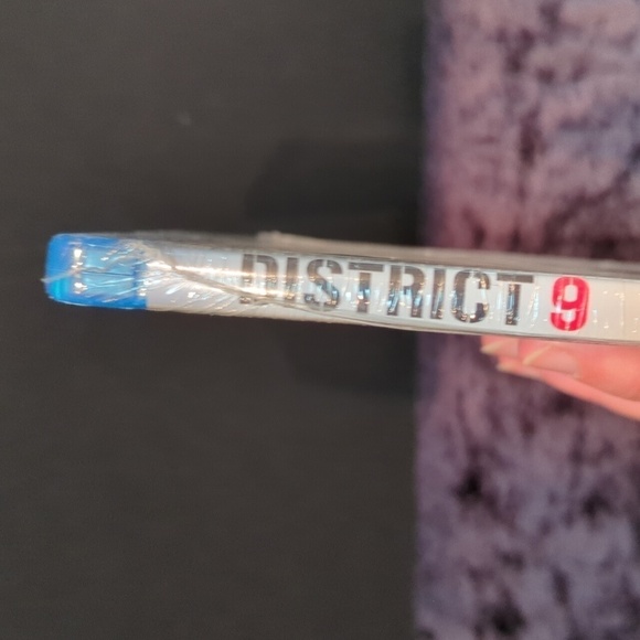 District 9 Blu-Ray DVD - New Factory Sealed (2009) - Picture 5 of 5